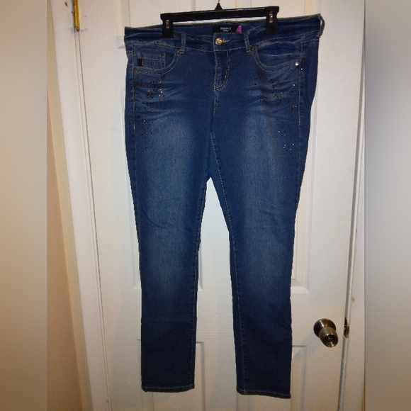 Torrid stretch jeans with rhinestones size 16 - Picture 1 of 7